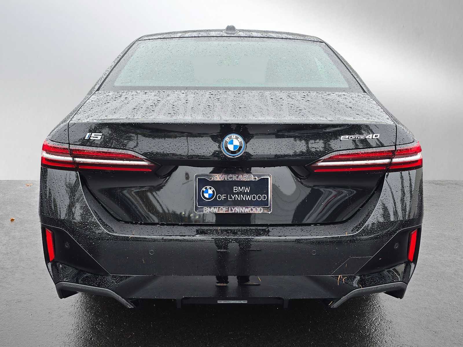 Used 2024 BMW i5 eDrive40i w/ M Sport Package image 4