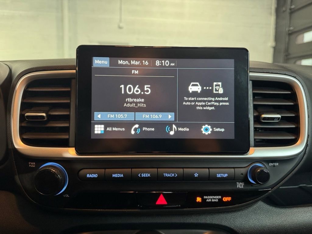 Used 2023 Hyundai Venue SEL FWD image 16