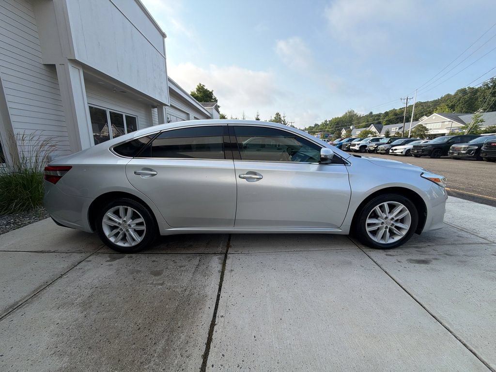Used 2013 Toyota Avalon XLE FWD image 6