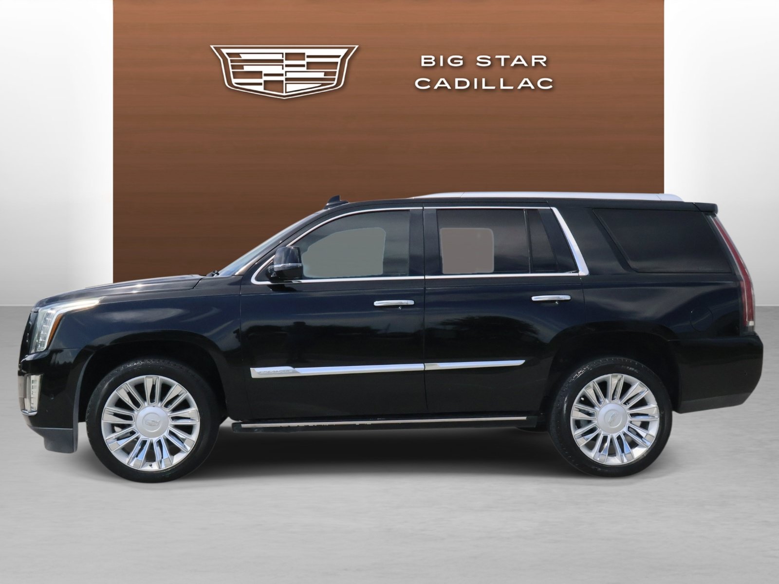 Used 2018 Cadillac Escalade Platinum AWD/4WD image 2
