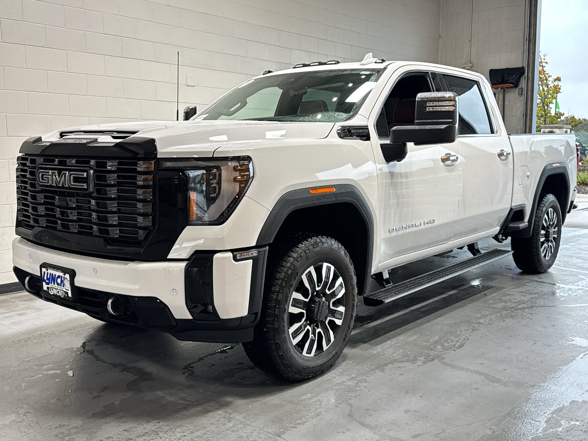 New 2026 GMC Sierra 2500 Denali Ultimate AWD/4WD image 13