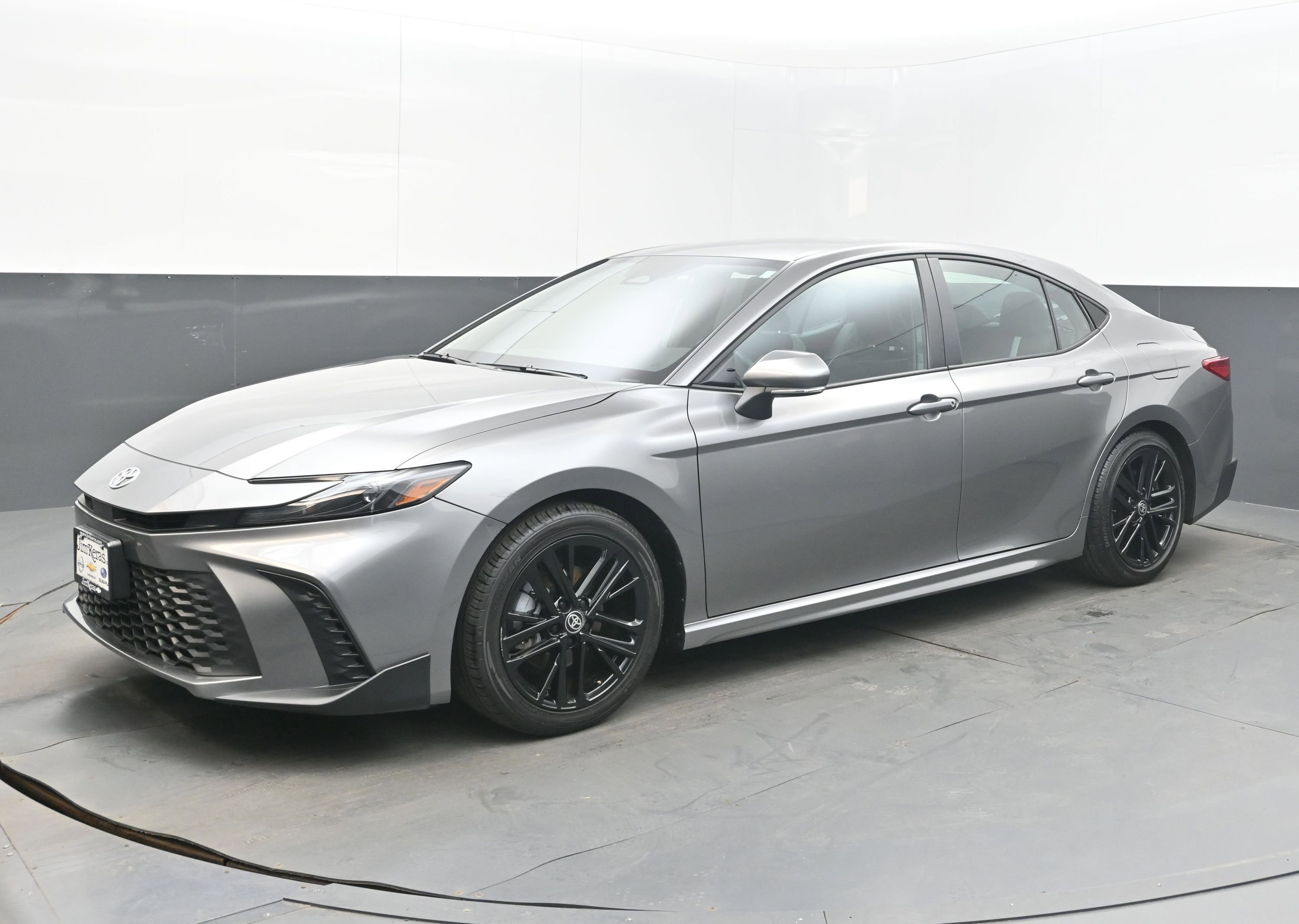 Used 2025 Toyota Camry SE FWD image 5