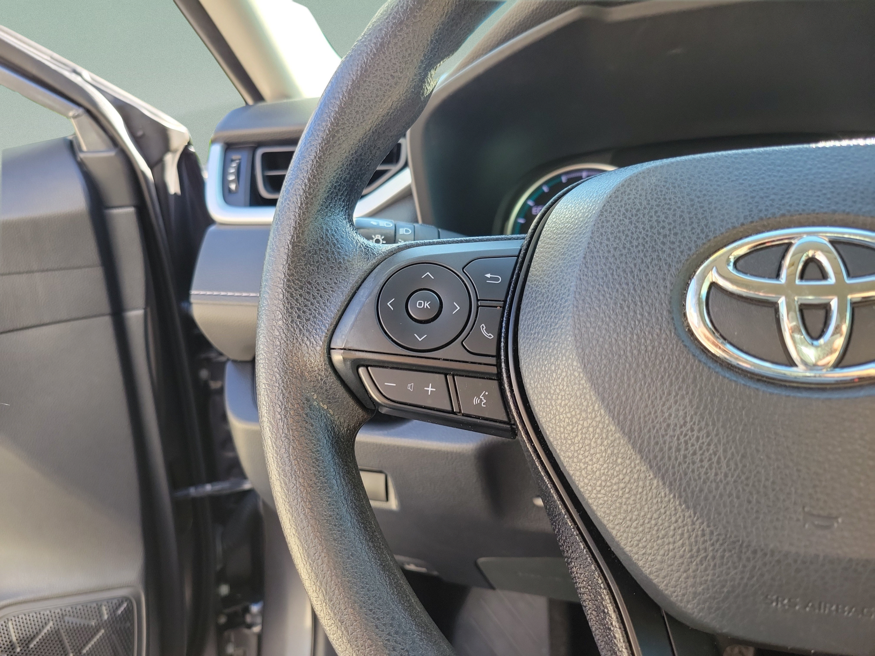 Used 2021 Toyota RAV4 XLE AWD/4WD image 13