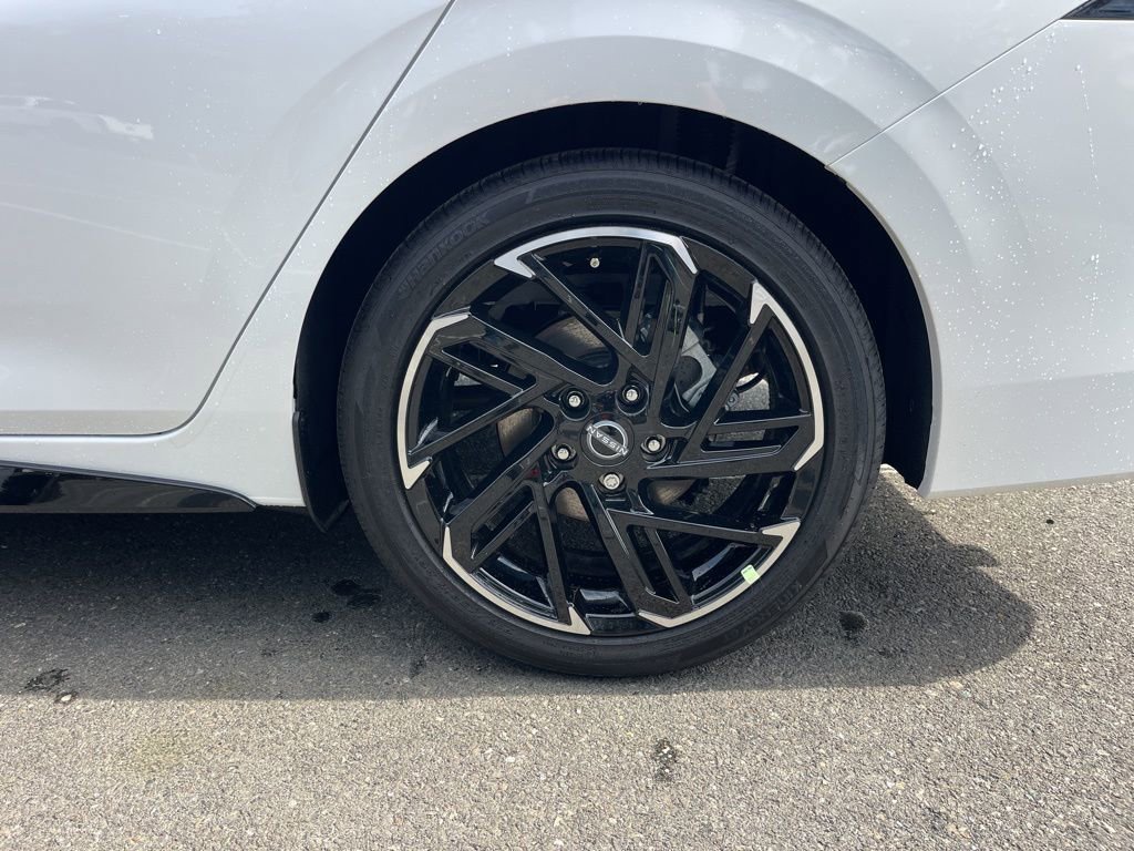 New 2026 Nissan Sentra SR FWD image 19