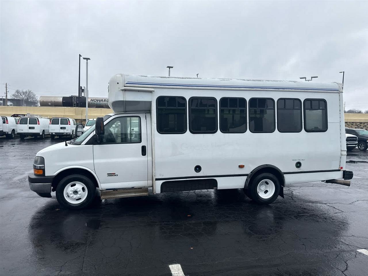 Used 2016 Chevrolet Express 4500 w/ Shuttle Bus Package RWD image 7