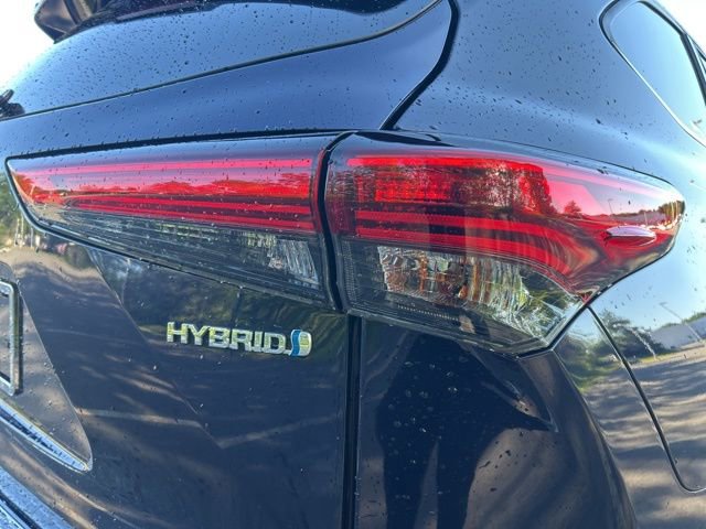 Used 2021 Toyota Highlander XLE AWD/4WD image 20