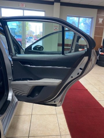 Used 2019 Toyota Camry LE w/ Convenience Package FWD image 16