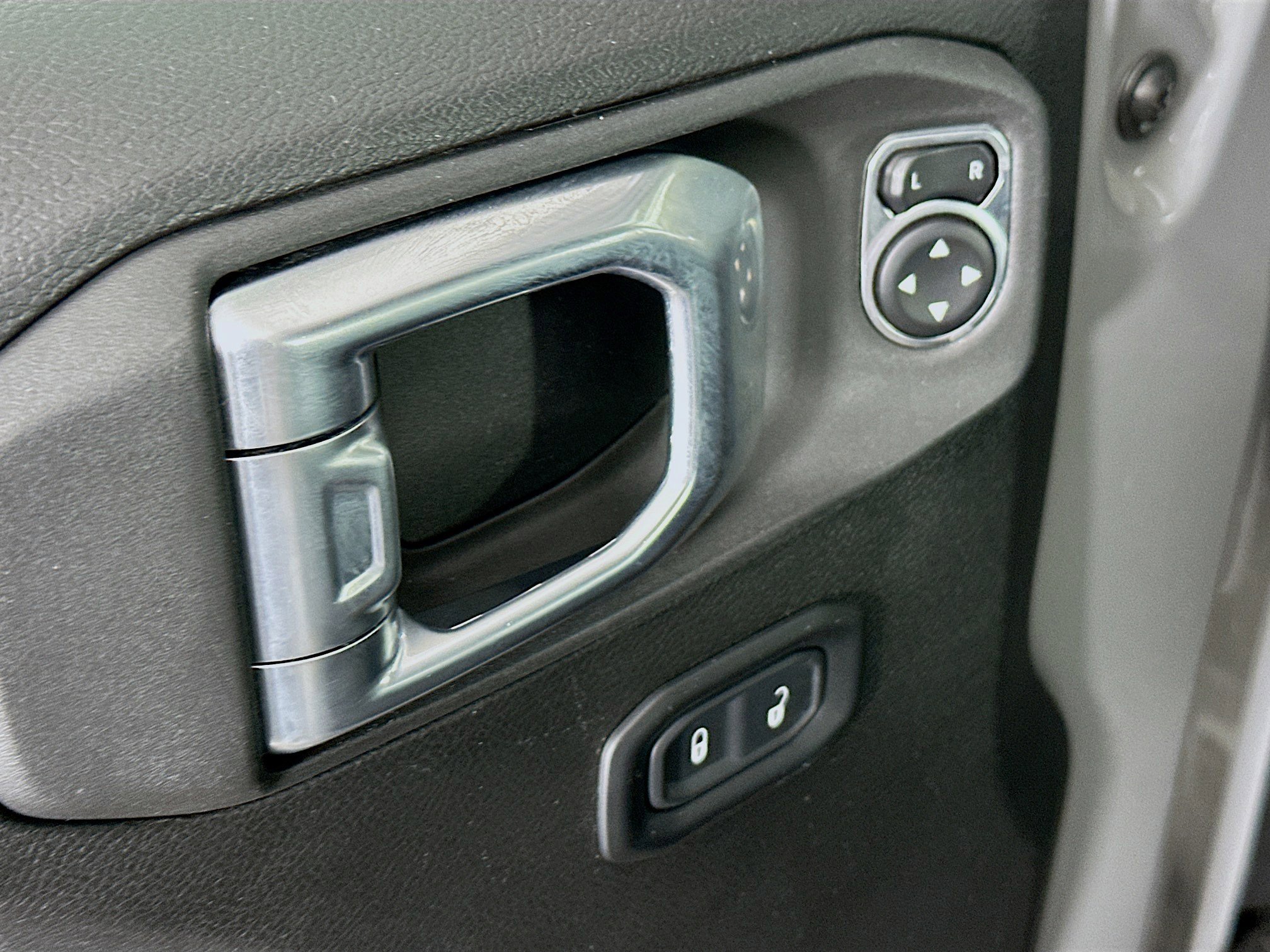 Used 2023 Jeep Wrangler Unlimited AWD/4WD image 15