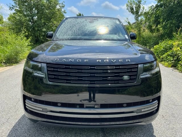 Certified 2025 Land Rover Range Rover SE AWD/4WD image 3