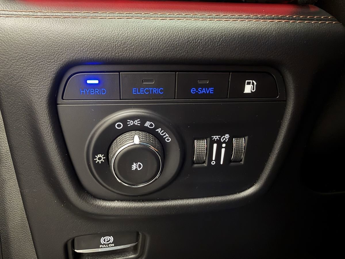 Used 2022 Jeep Grand Cherokee Summit AWD/4WD image 20