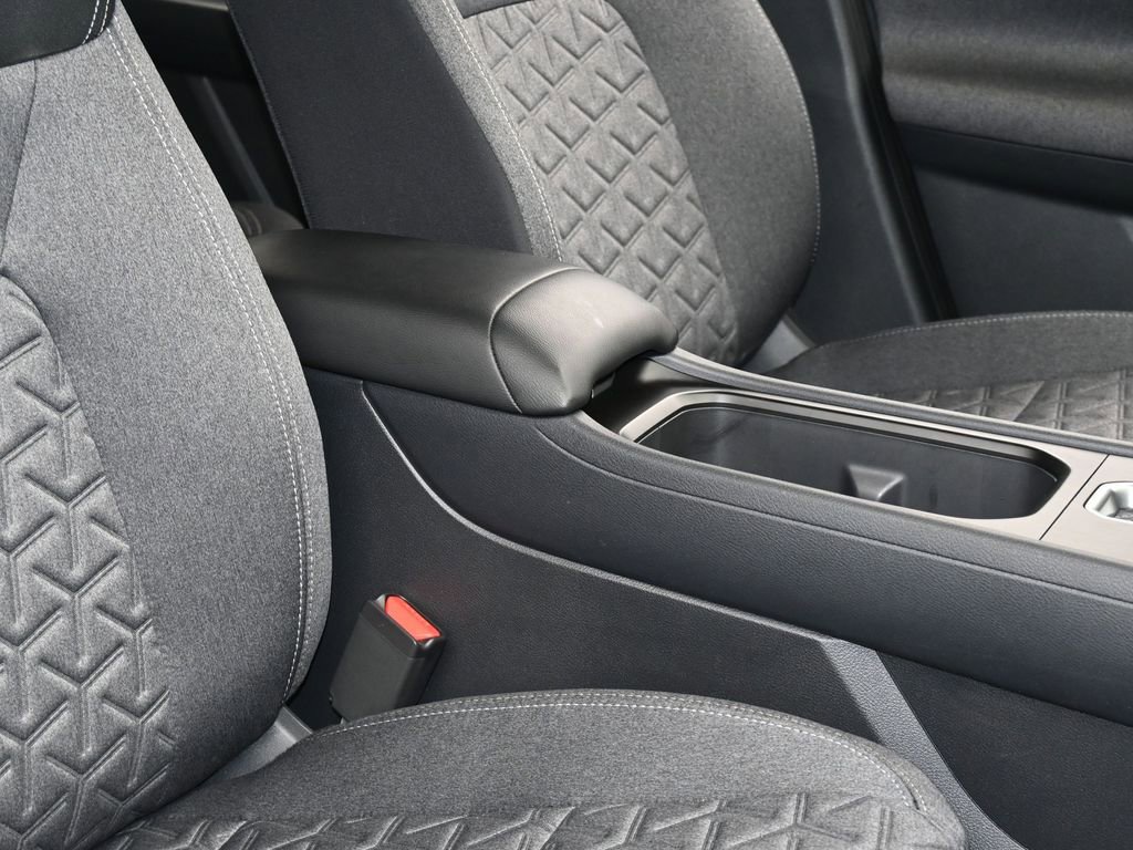 Used 2025 Nissan Kicks SV image 39