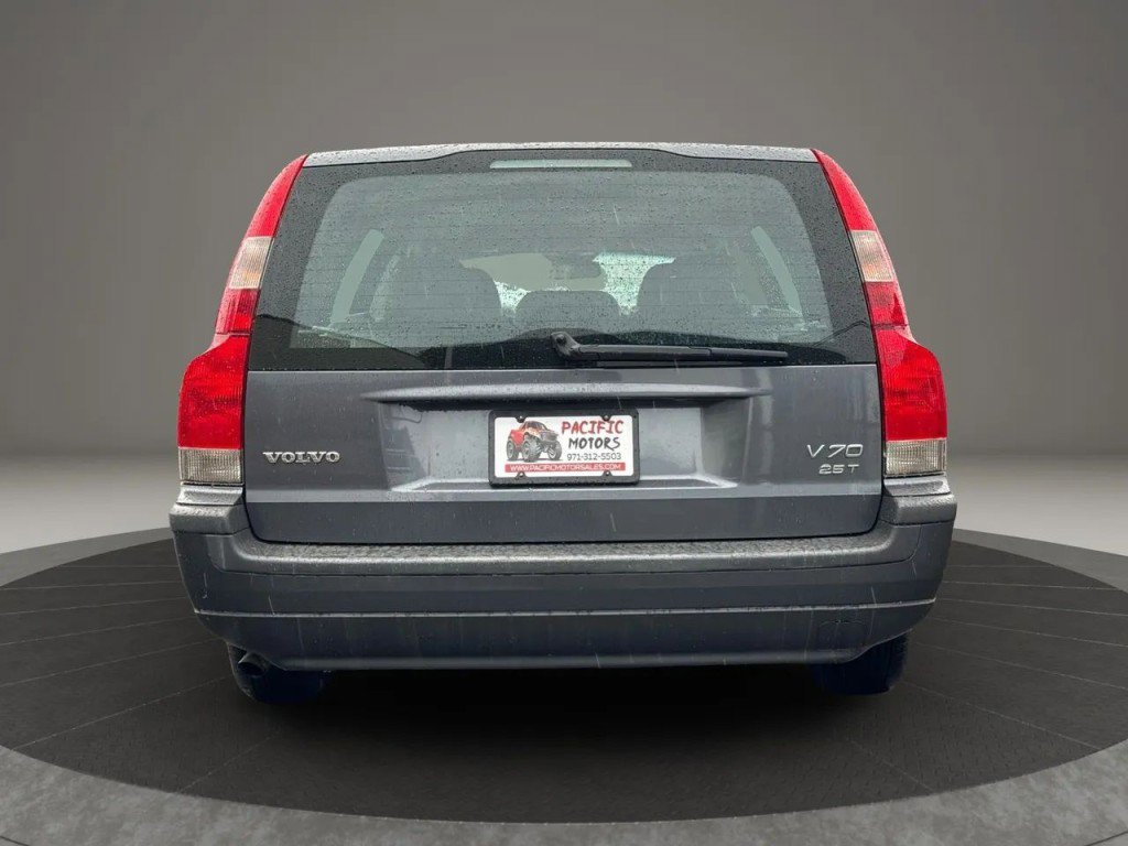 Used 2004 Volvo V70 2.5T FWD image 8