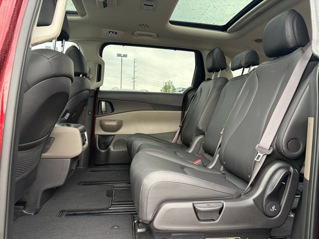 Certified 2025 Kia Carnival SX FWD image 13