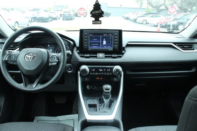 Used 2022 Toyota RAV4 XLE FWD image 16