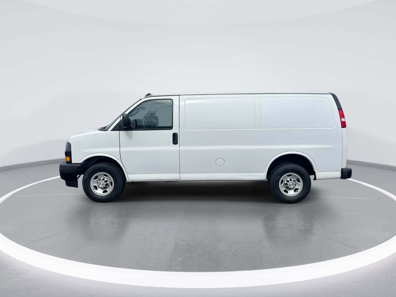 Used 2020 Chevrolet Express 2500 w/ Driver Convenience Package RWD image 6
