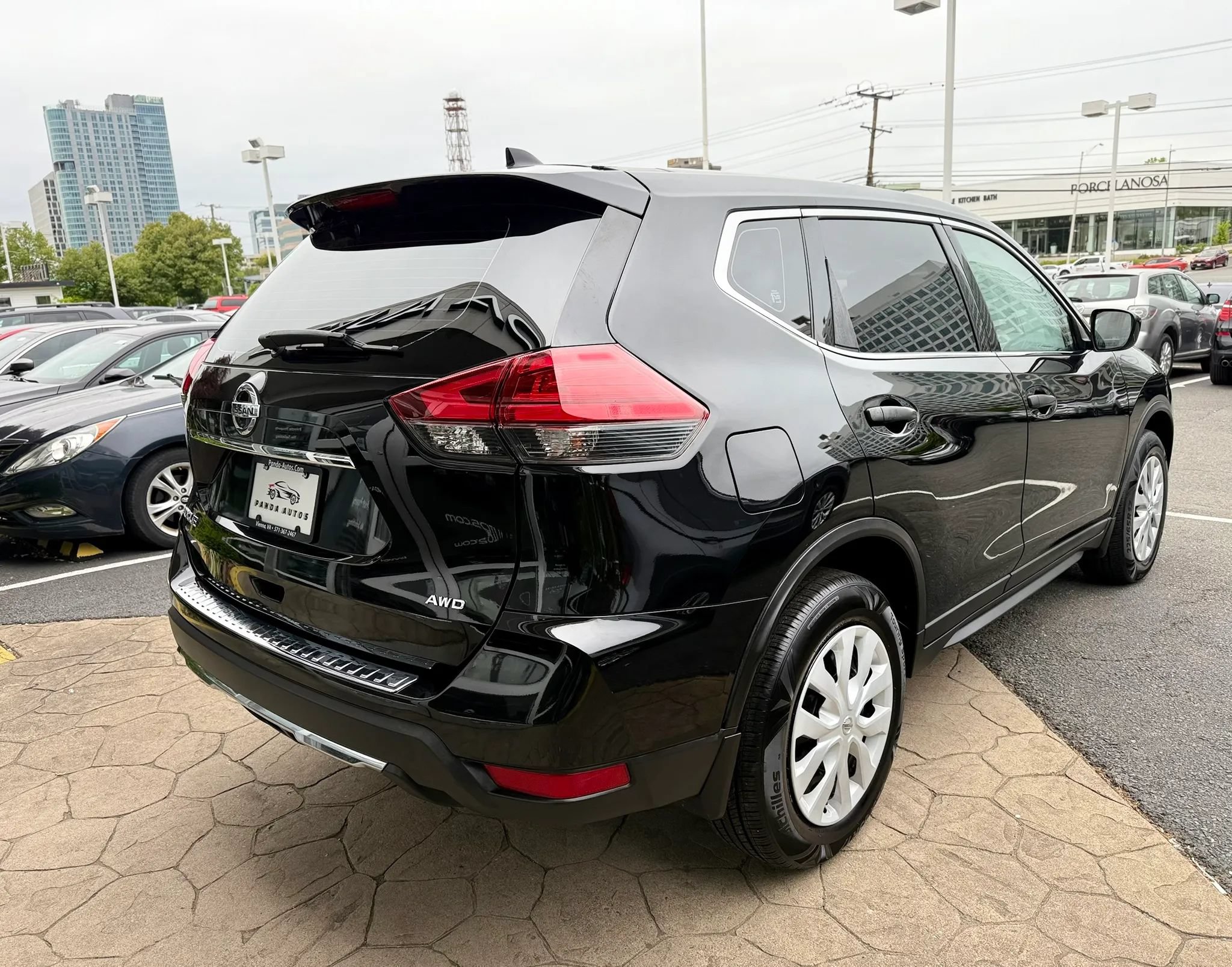Used 2017 Nissan Rogue S AWD/4WD image 7