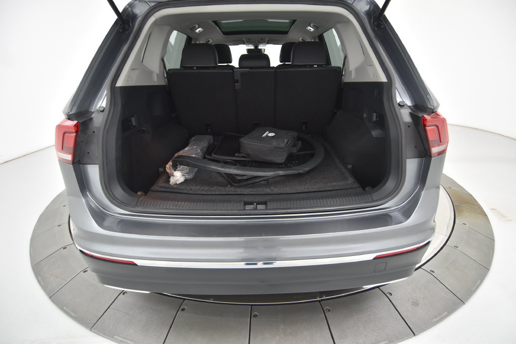 Used 2021 Volkswagen Tiguan SE w/ Panoramic Sunroof Package AWD/4WD image 29