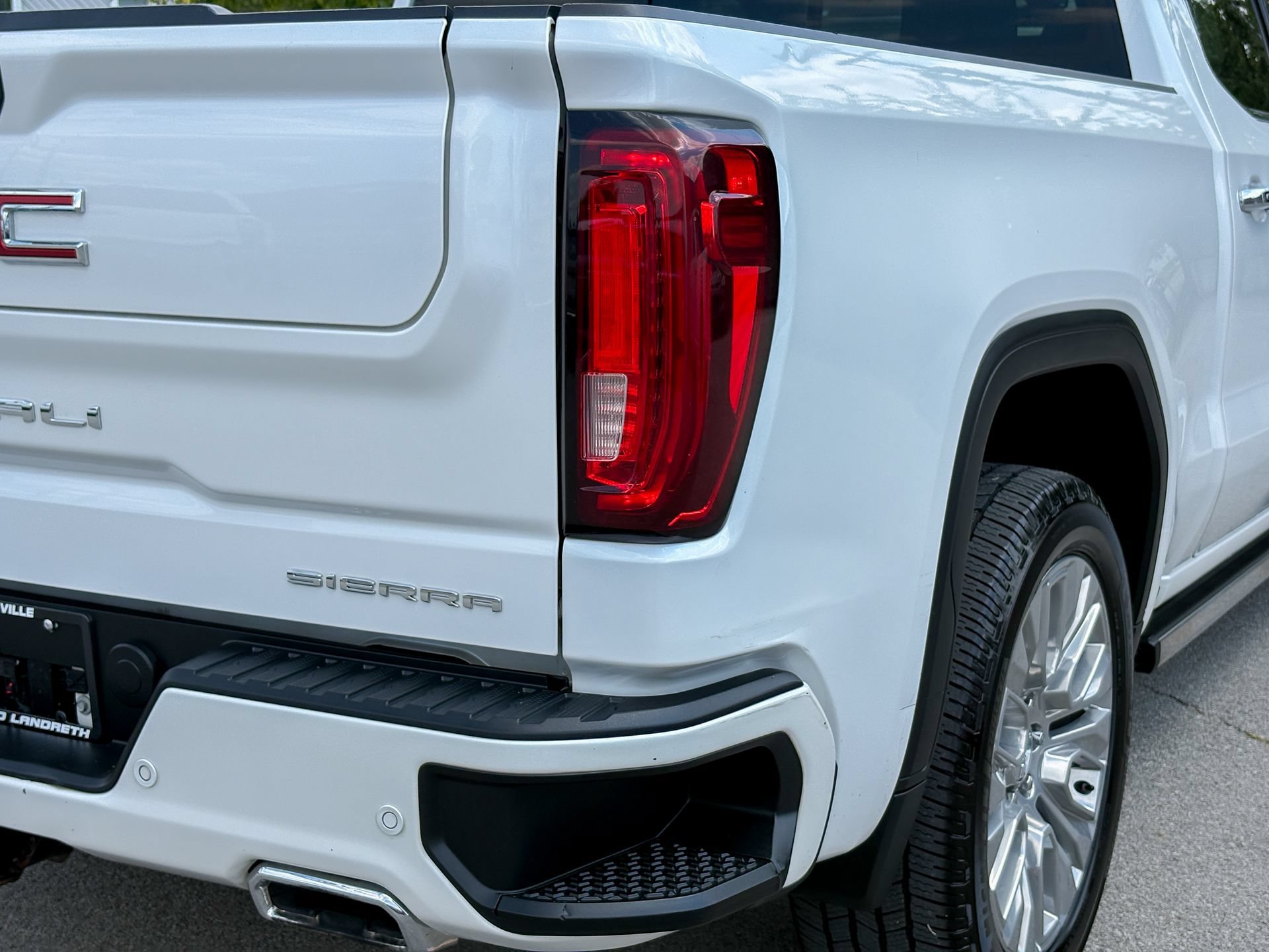 Used 2021 GMC Sierra 1500 Denali w/ Denali Ultimate Package AWD/4WD image 16