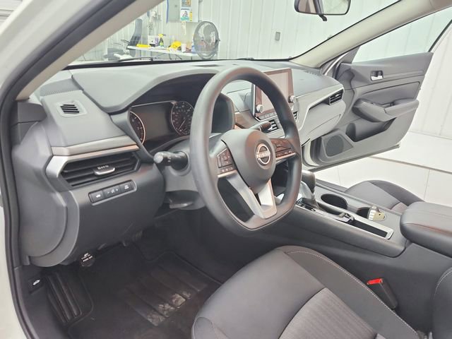 Used 2025 Nissan Altima 2.5 SV FWD image 18