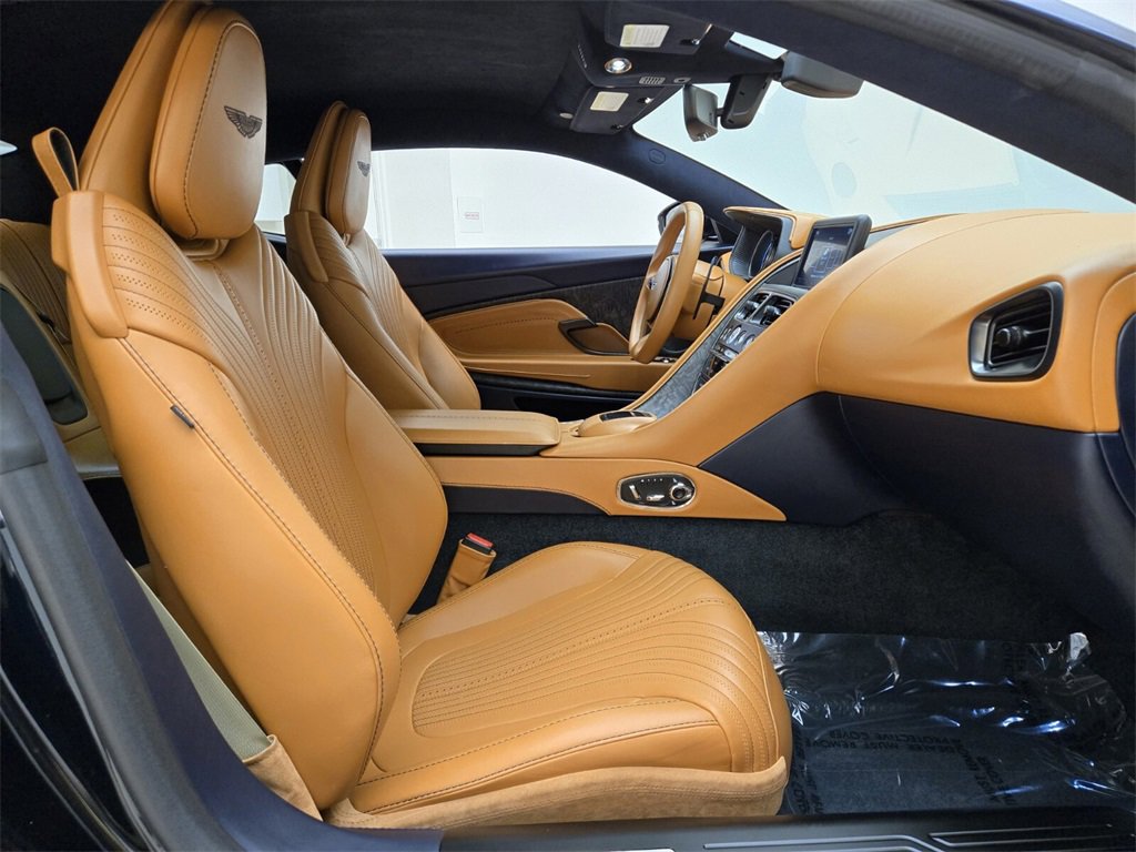 Used 2021 Aston Martin DB11 image 23