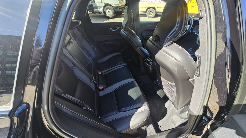 Certified 2022 Volvo XC60 B6 R-Design w/ Climate Package image 10