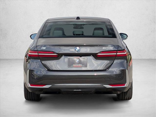 New 2027 BMW i5 eDrive40 w/ Convenience Package RWD image 8