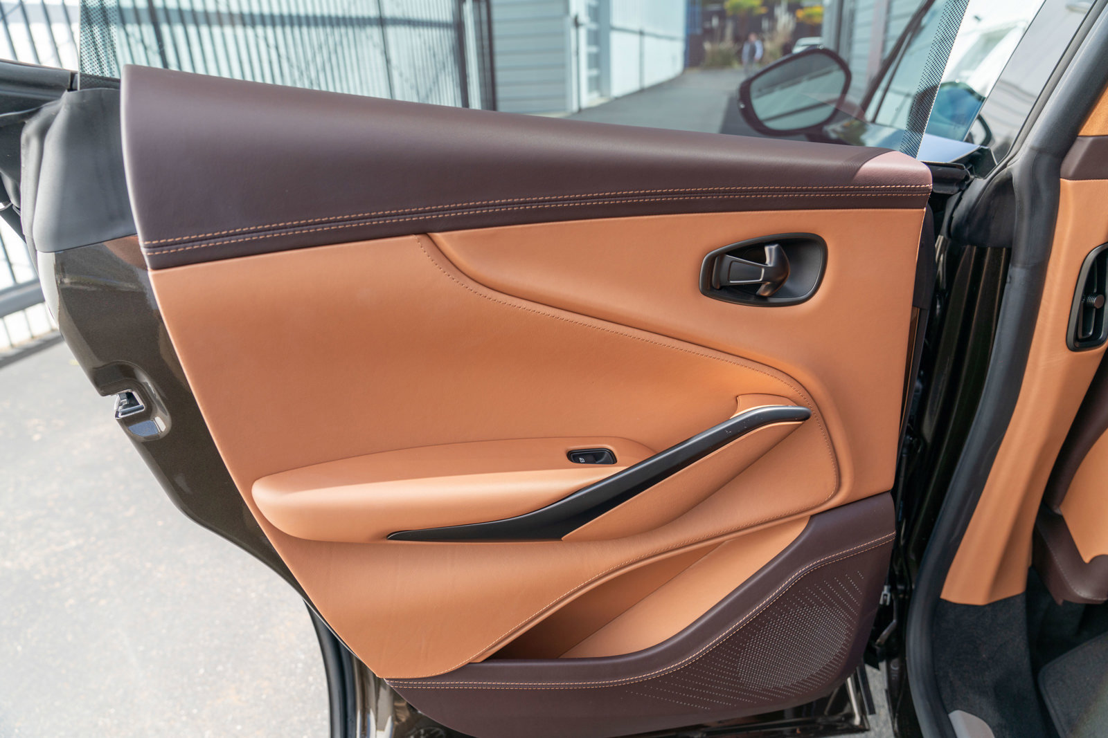 Used 2021 Aston Martin DBX image 31