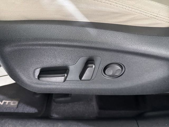 Used 2017 Kia Sorento LX w/ LX Convenience Package image 21