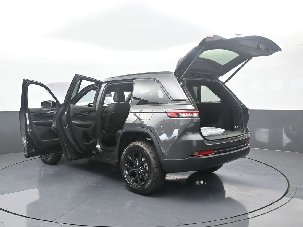 New 2025 Jeep Grand Cherokee Altitude image 60