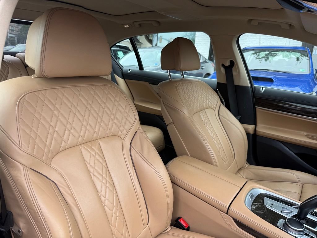Used 2016 BMW 750i xDrive AWD/4WD image 22