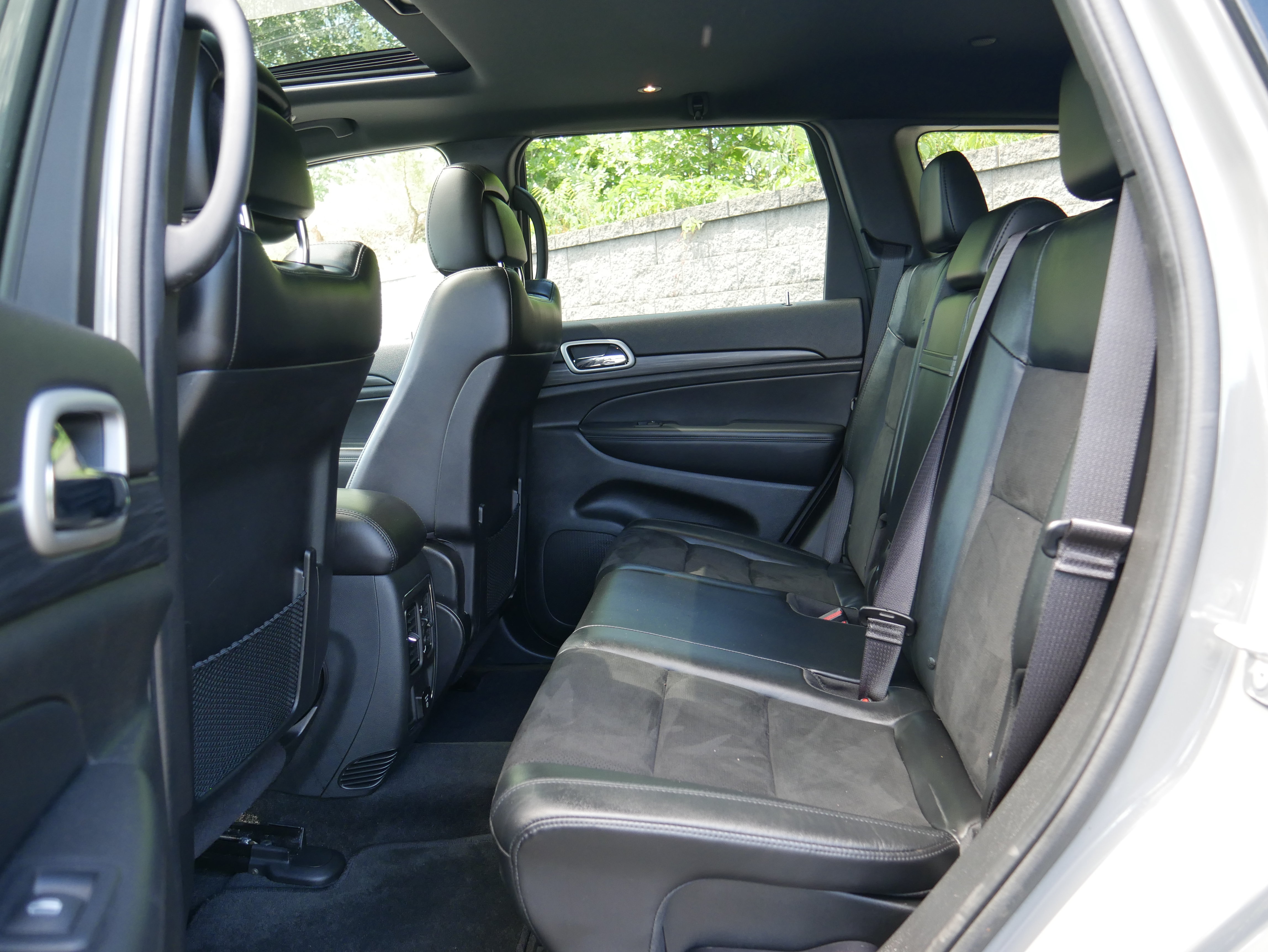 Used 2022 Jeep Grand Cherokee Laredo X AWD/4WD image 14