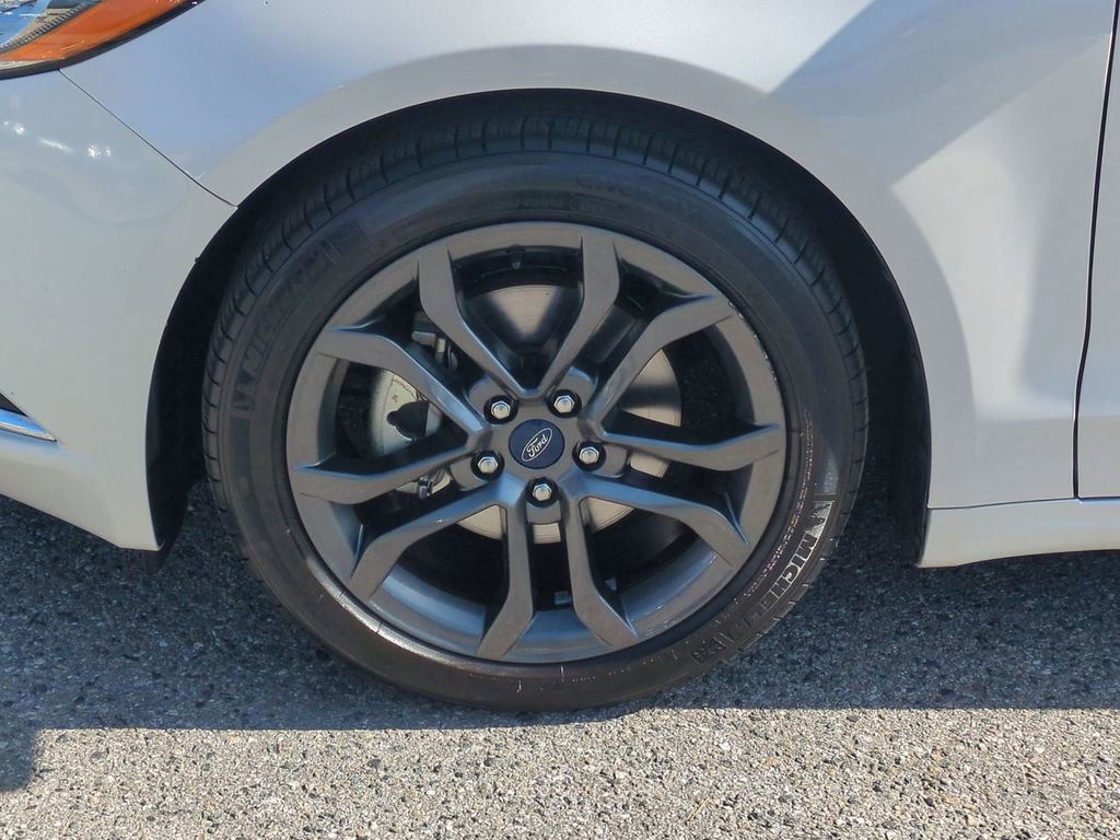 Used 2018 Ford Fusion SE w/ Equipment Group 201A image 11