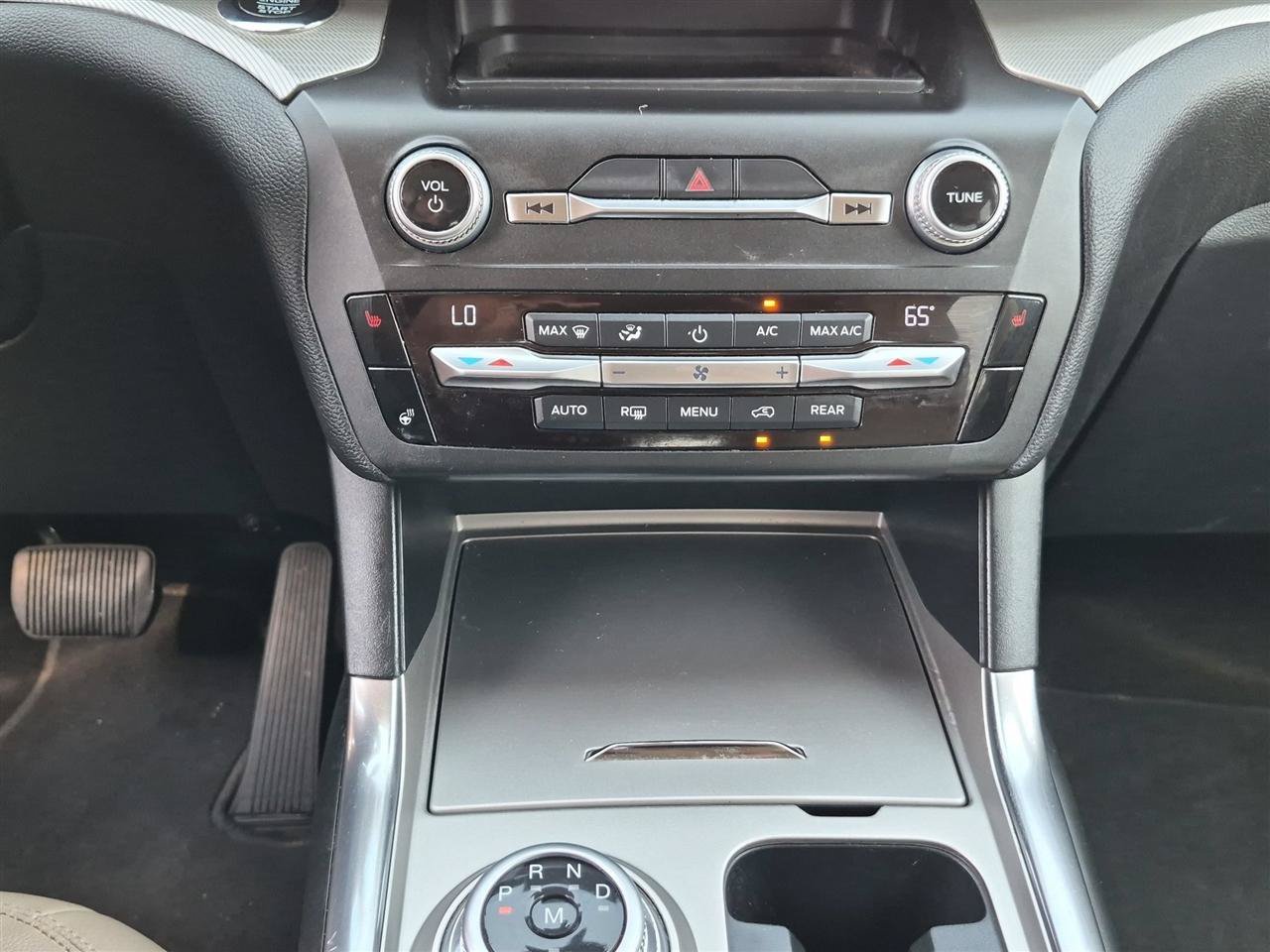 Used 2020 Ford Explorer XLT w/ Equipment Group 202A AWD/4WD image 26