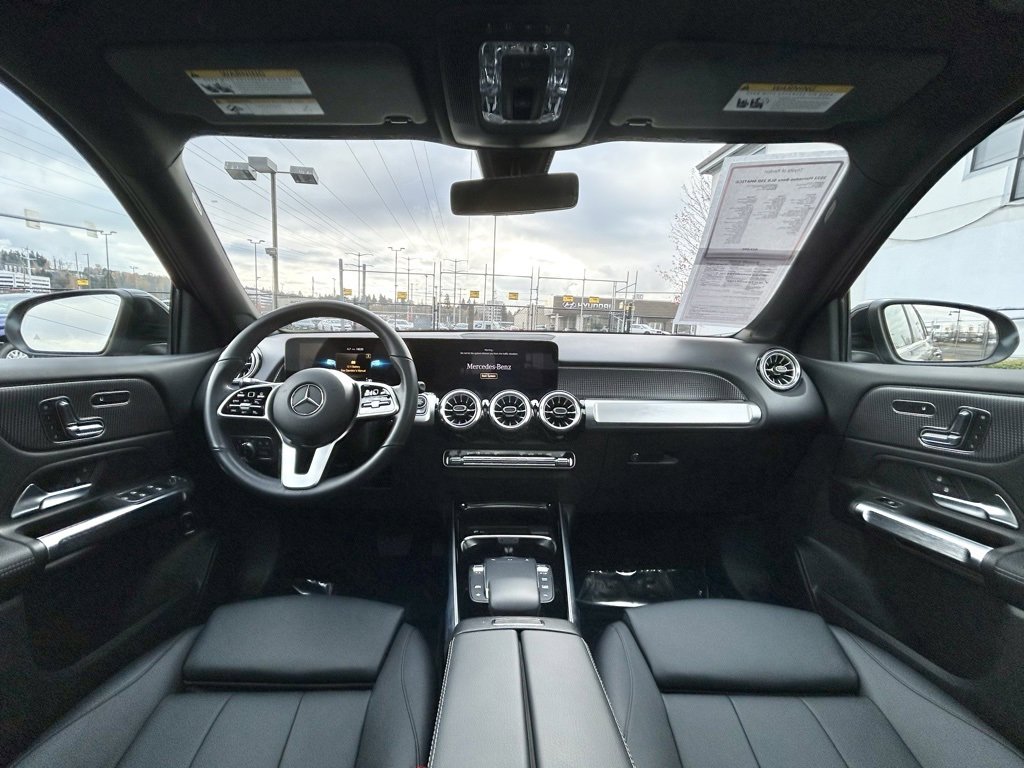 Used 2023 Mercedes-Benz GLB 250 4MATIC w/ Premium Package image 19