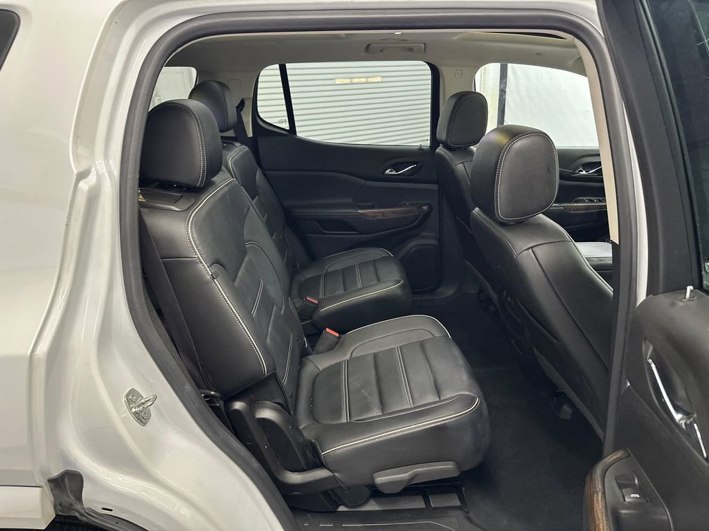 Used 2020 GMC Acadia Denali w/ Technology Package FWD image 17