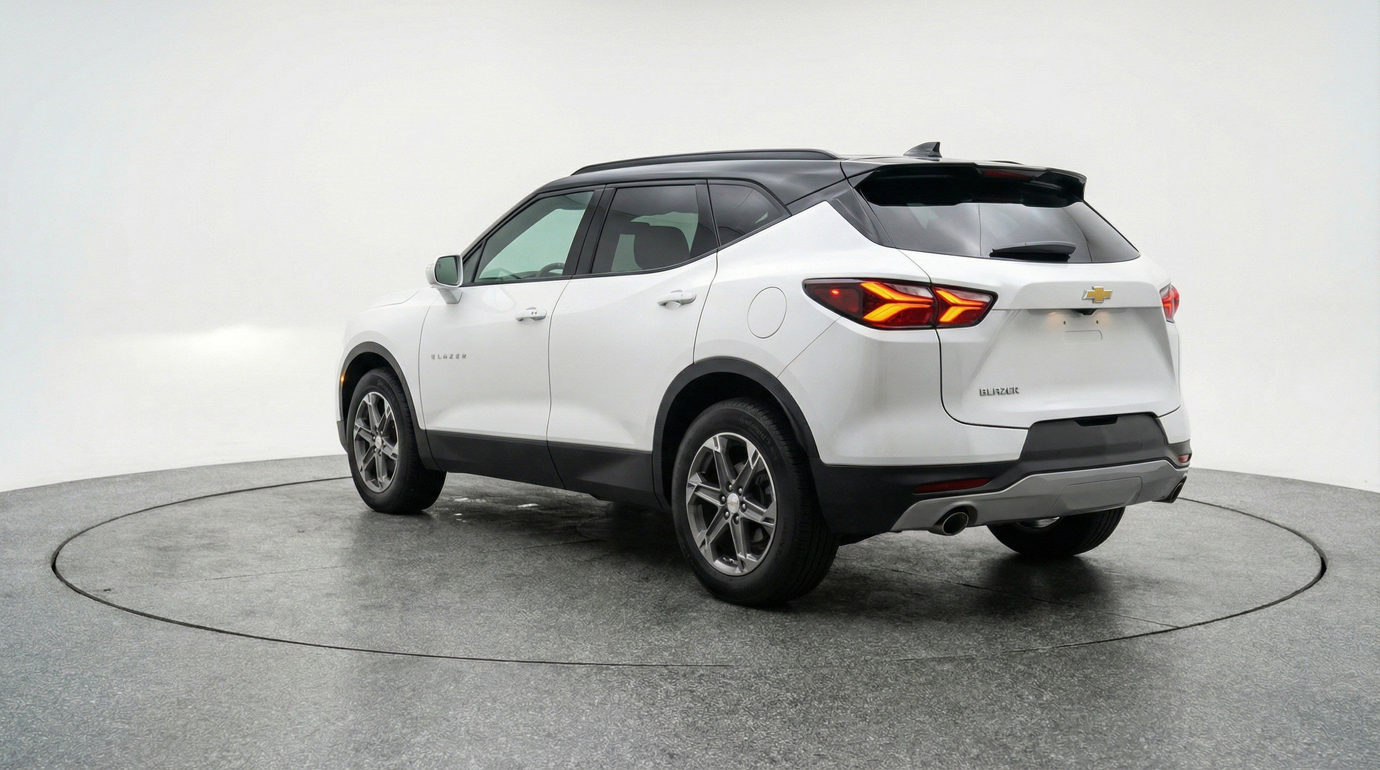 Used 2025 Chevrolet Blazer LT FWD image 6