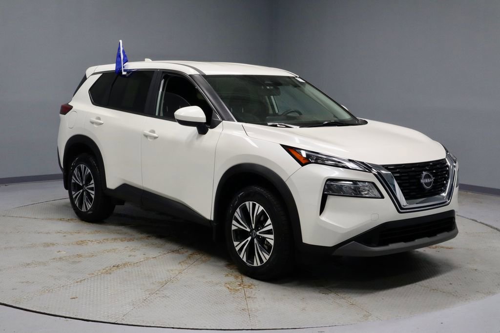 Used 2023 Nissan Rogue SV image 1