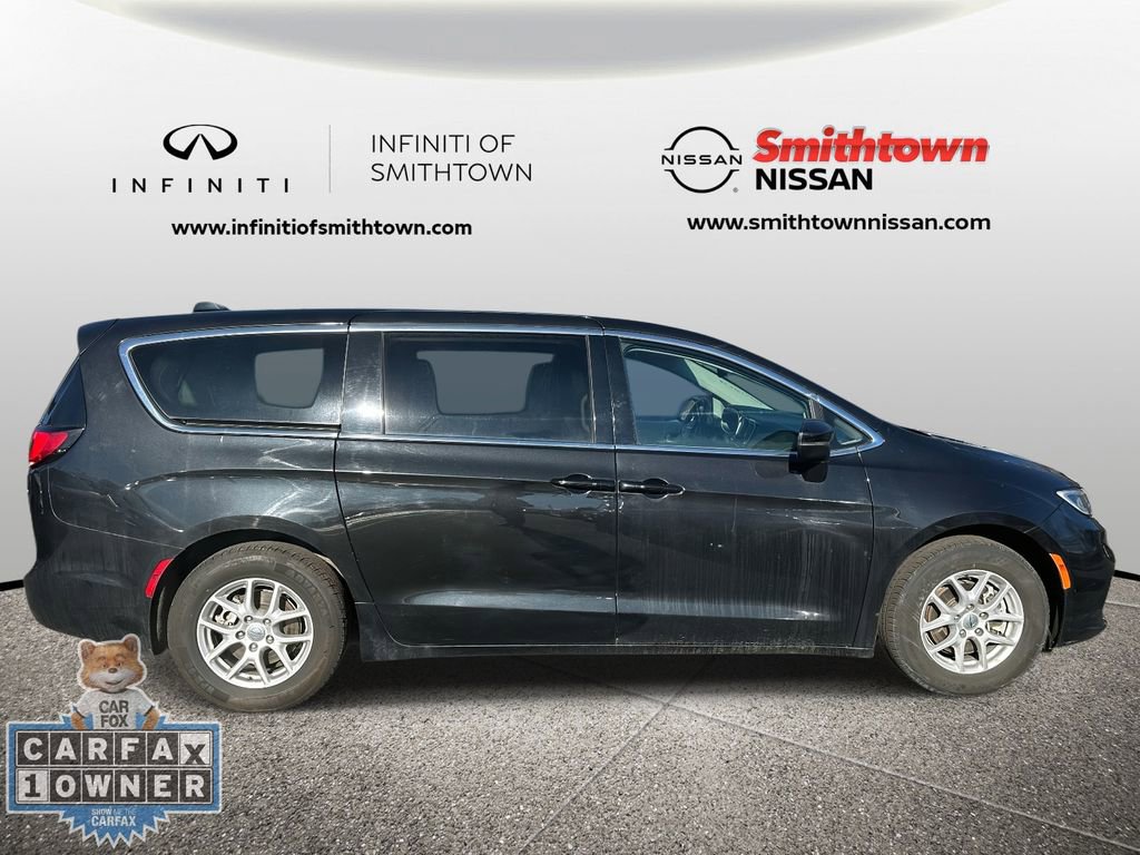 Used 2023 Chrysler Pacifica Touring-L image 5