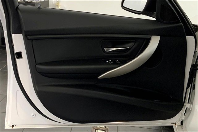 Used 2017 BMW 320i Sedan image 22