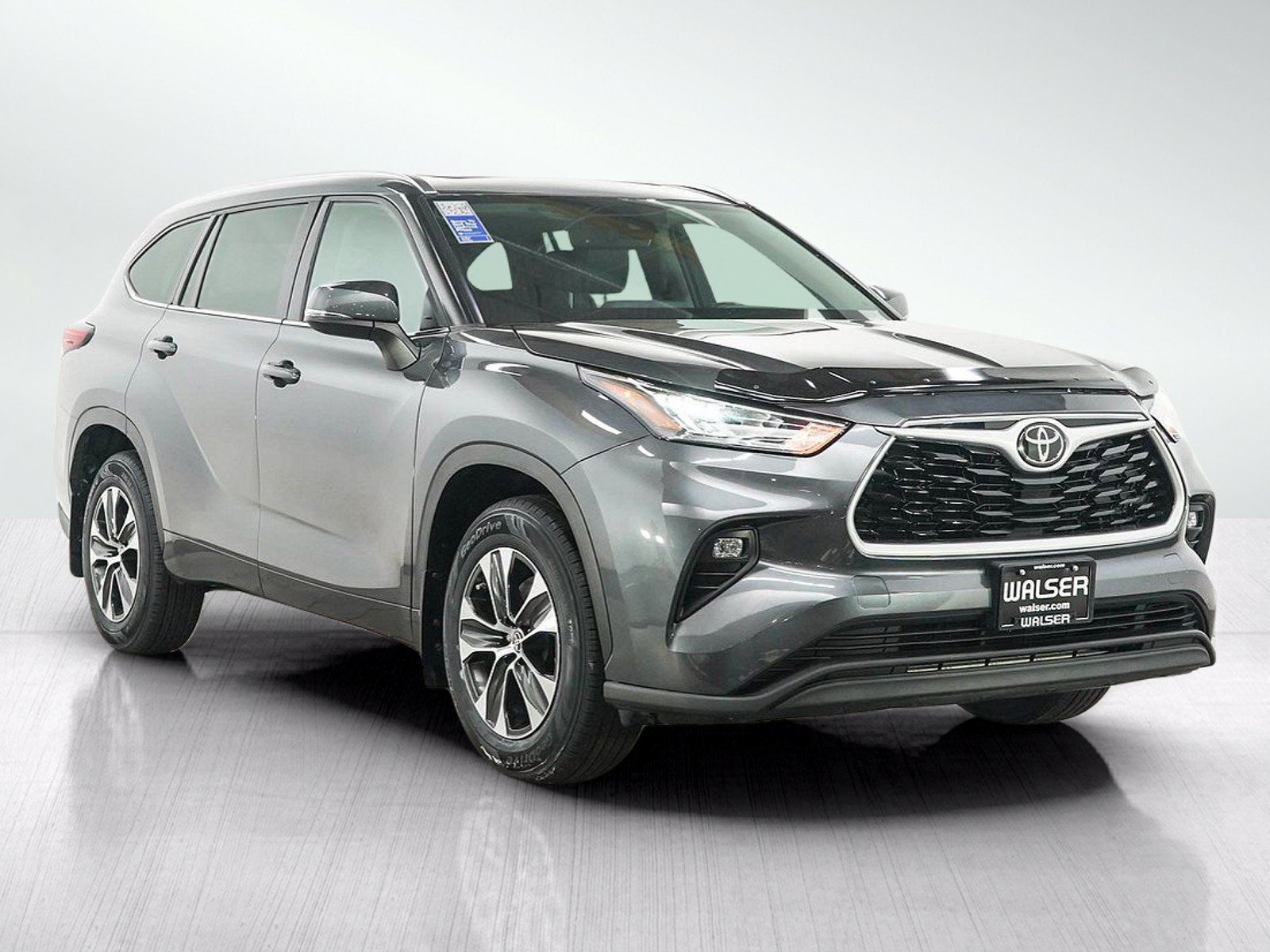 Used 2020 Toyota Highlander XLE AWD/4WD image 7