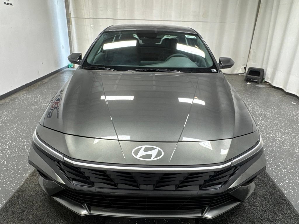 New 2026 Hyundai Elantra SE FWD image 2