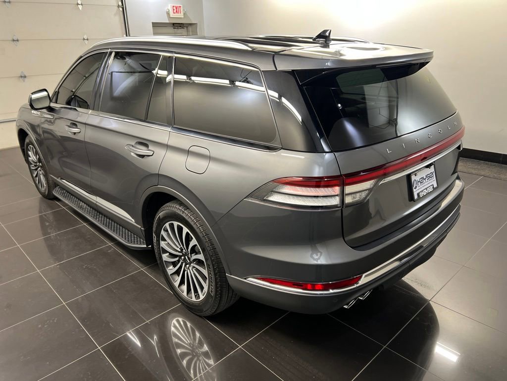 Used 2023 Lincoln Aviator AWD w/ Premium Package image 4