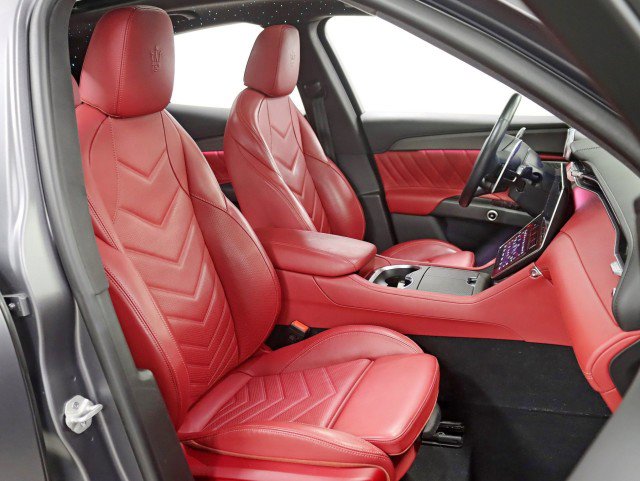 Used 2023 Maserati Grecale Trofeo AWD/4WD image 28