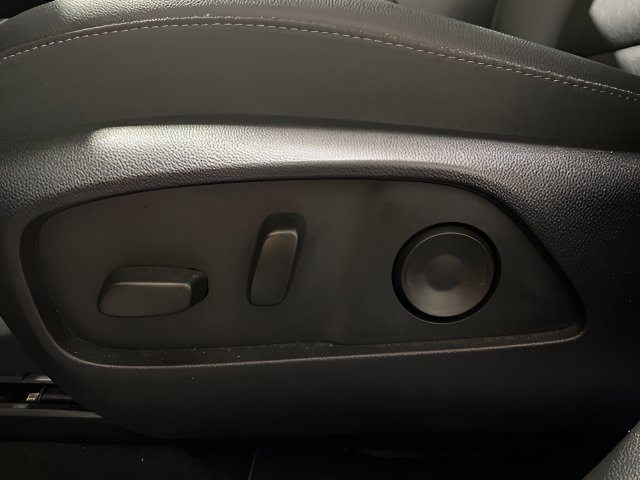 Used 2025 Chevrolet Equinox LT w/ Convenience Package II AWD/4WD image 12