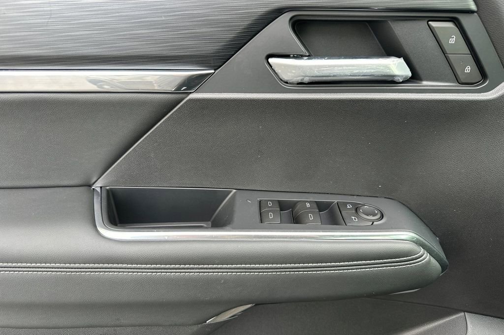 Used 2025 GMC Acadia Elevation image 9