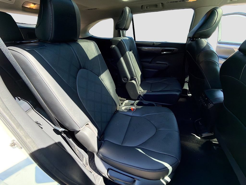 Used 2023 Toyota Highlander Platinum AWD/4WD image 32