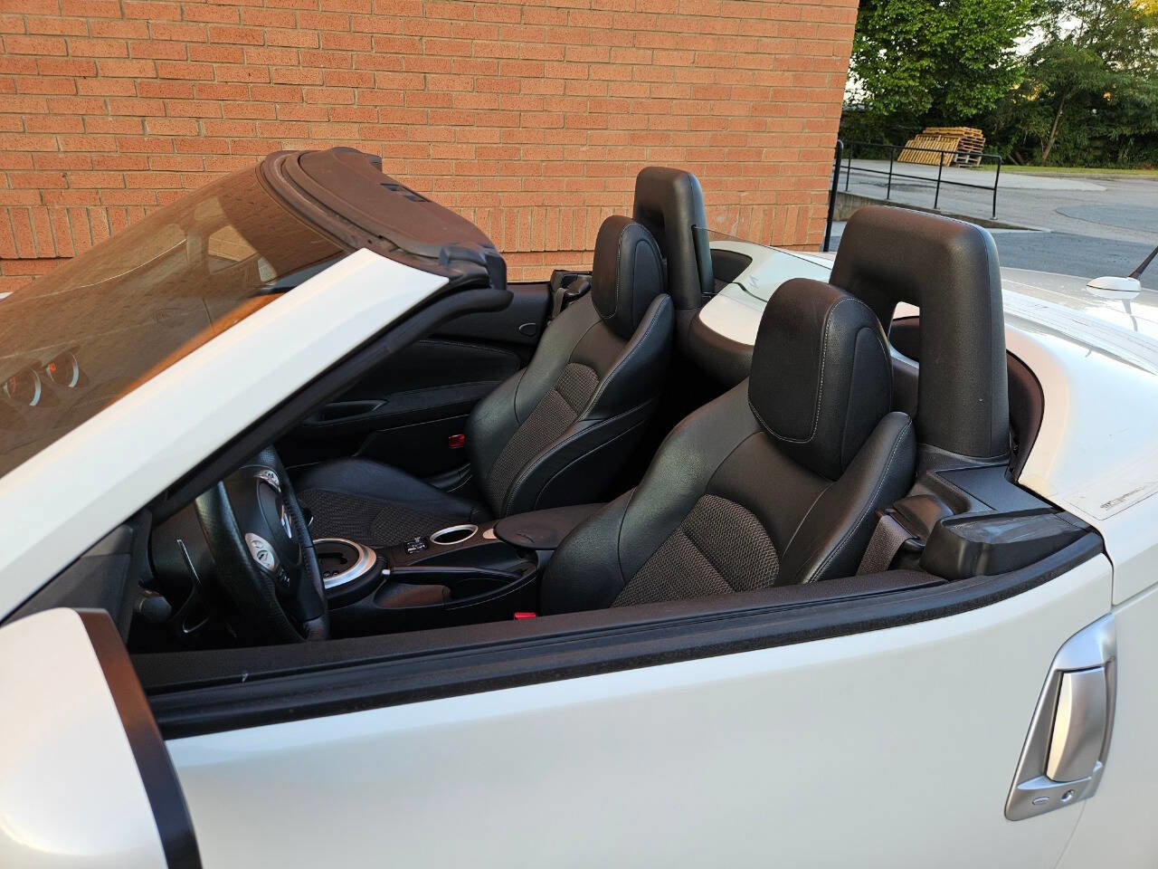 Used 2010 Nissan 370Z Touring image 18