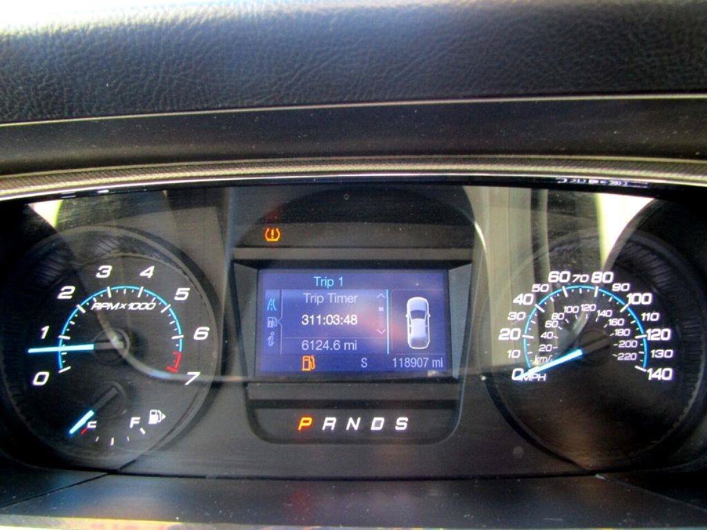 Used 2016 Ford Taurus SE FWD image 8