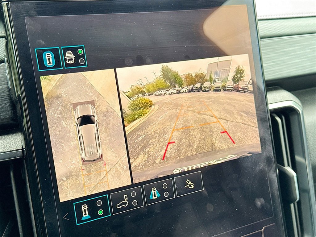 Used 2024 GMC Acadia AT4 w/ Luxury Package image 13