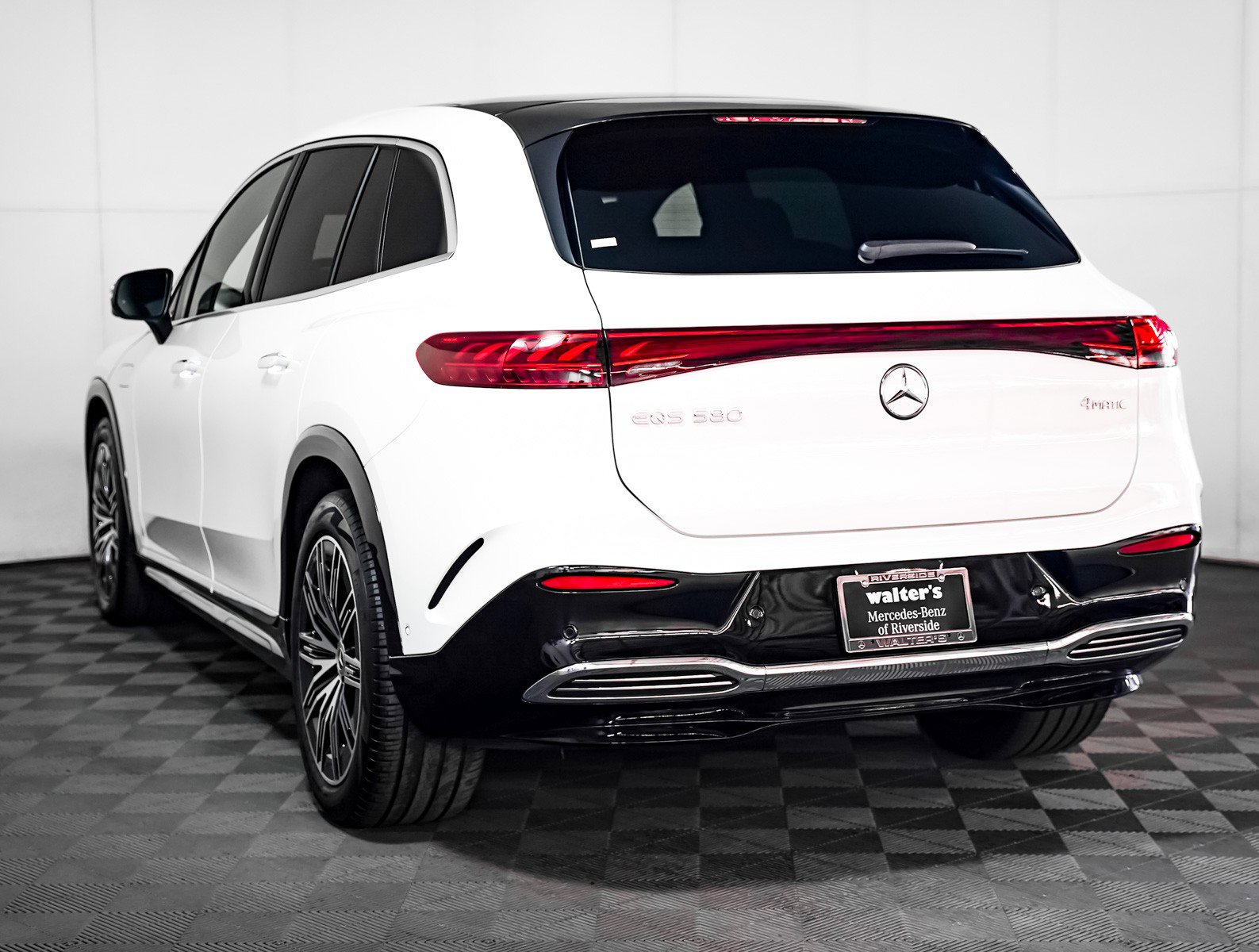 Certified 2023 Mercedes-Benz EQS 580 4MATIC SUV w/ Pinnacle Trim Package image 2